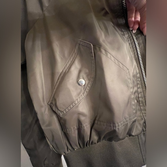 Free People olive green bomber jacket, size small, work once, perfect condition! - Picture 7 of 9